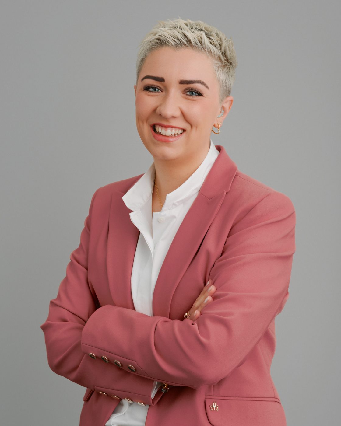 Portrait von Lisa-Marie Henschel von Henschel H&ouml;rsysteme